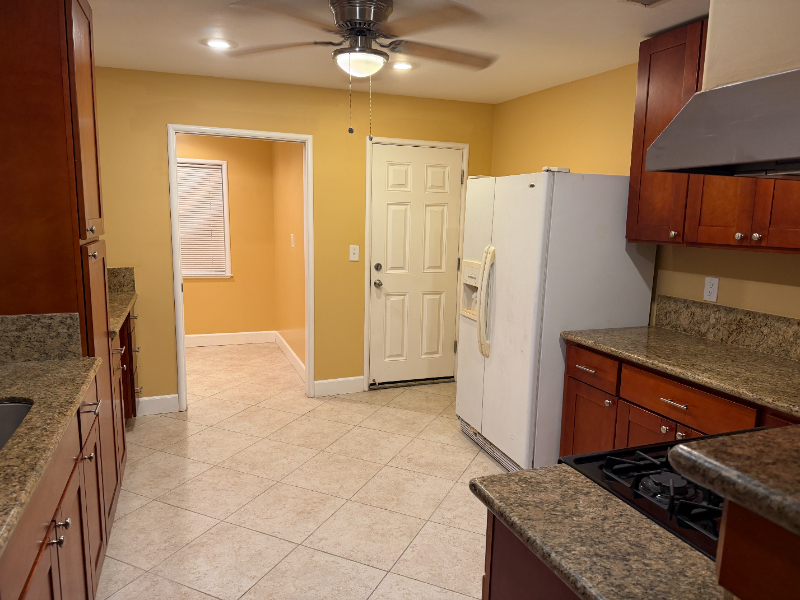 1621 Hobson Ave - Photo 6 of 16