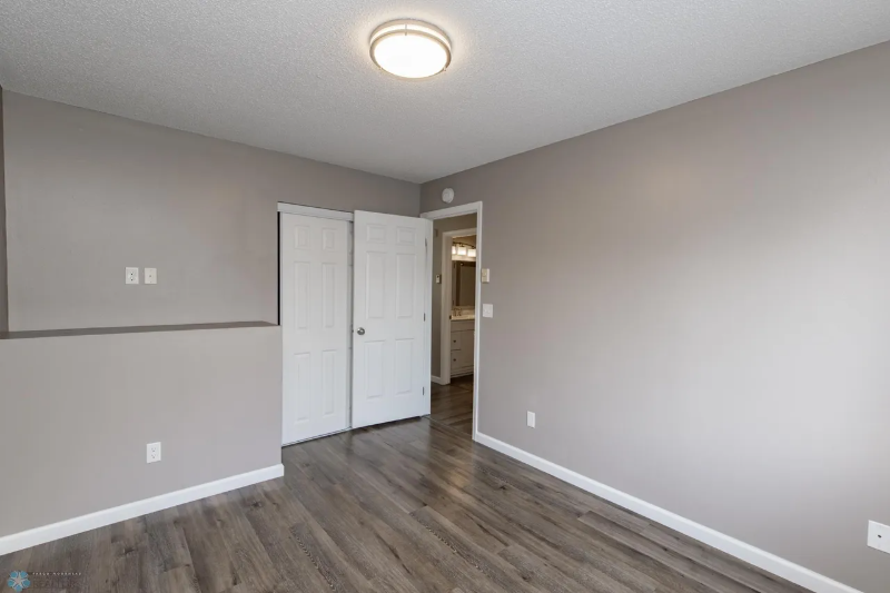 715 49th St S - Photo 4 of 15