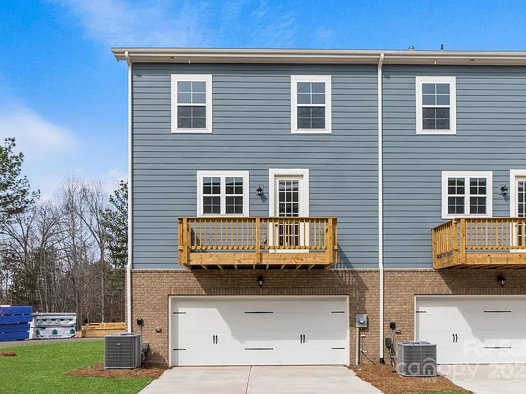 7105 Brookview Ln - Photo 2 of 20