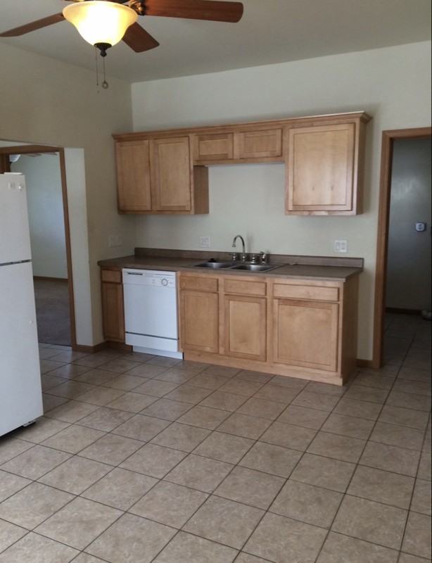 1611 Charles St - Photo 3 of 11