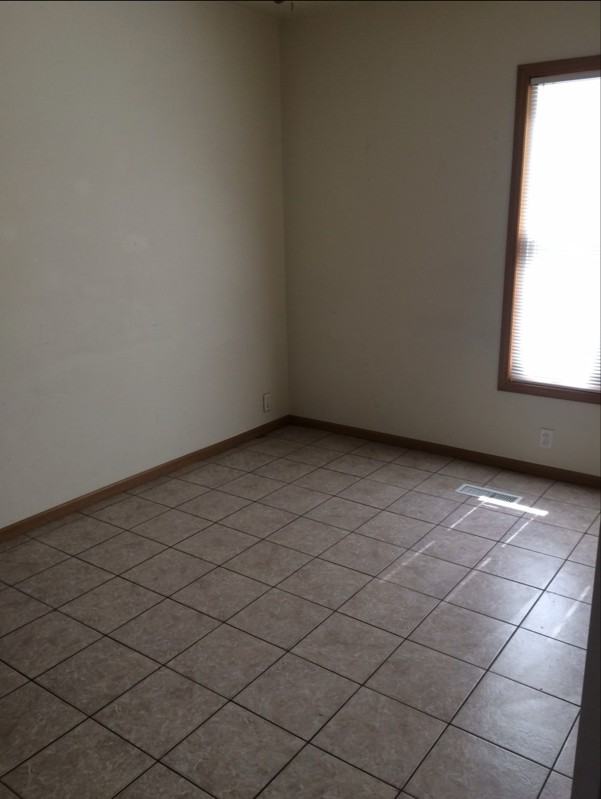 1611 Charles St - Photo 4 of 11