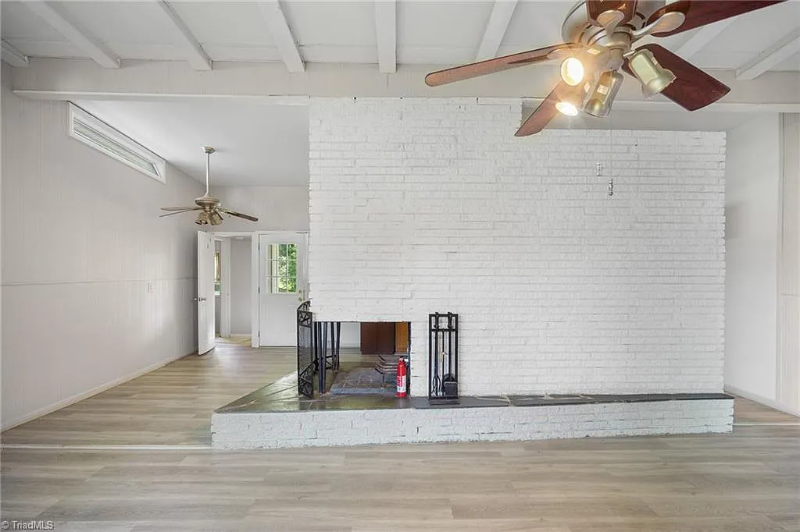 701 Locust Pl - Photo 3 of 20