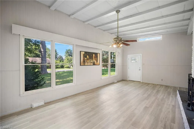 701 Locust Pl - Photo 4 of 20