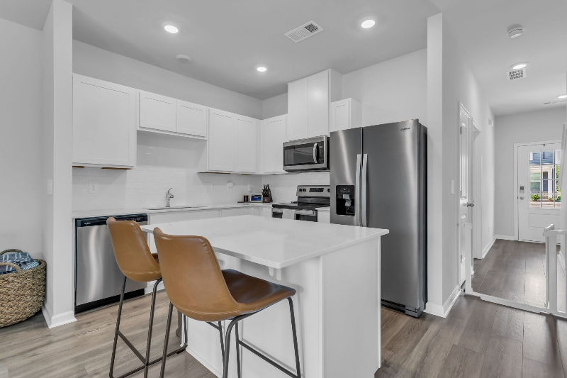 1301 Walker Way - Photo 4 of 11