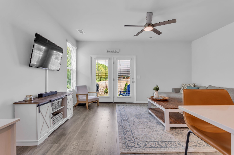 1301 Walker Way - Photo 5 of 11