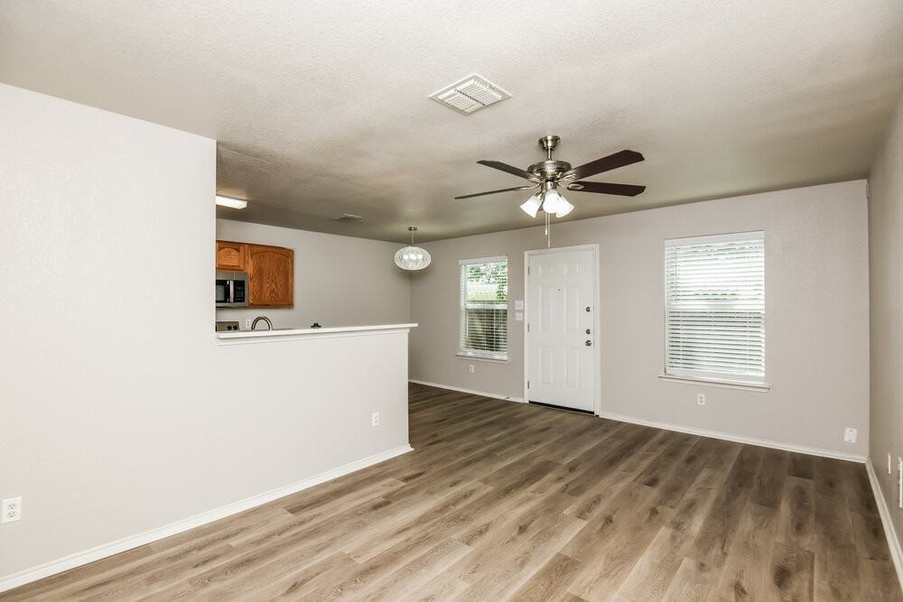 1528 Pine Ln - Photo 4 of 17