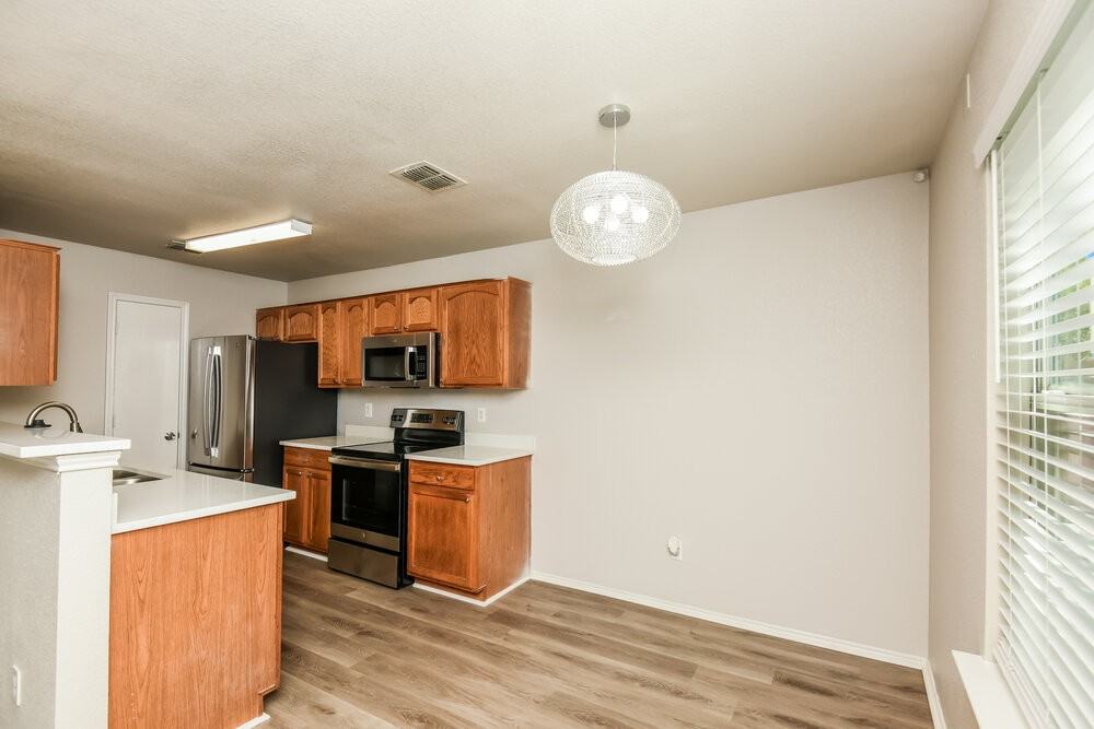 1528 Pine Ln - Photo 6 of 17