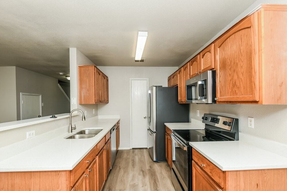 1528 Pine Ln - Photo 7 of 17