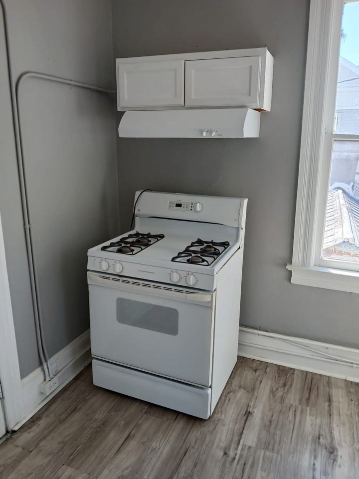 321 Oak St #4 - Photo 4 of 6