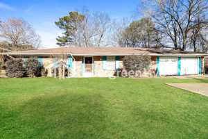 featured image of 1012 E Northside Dr