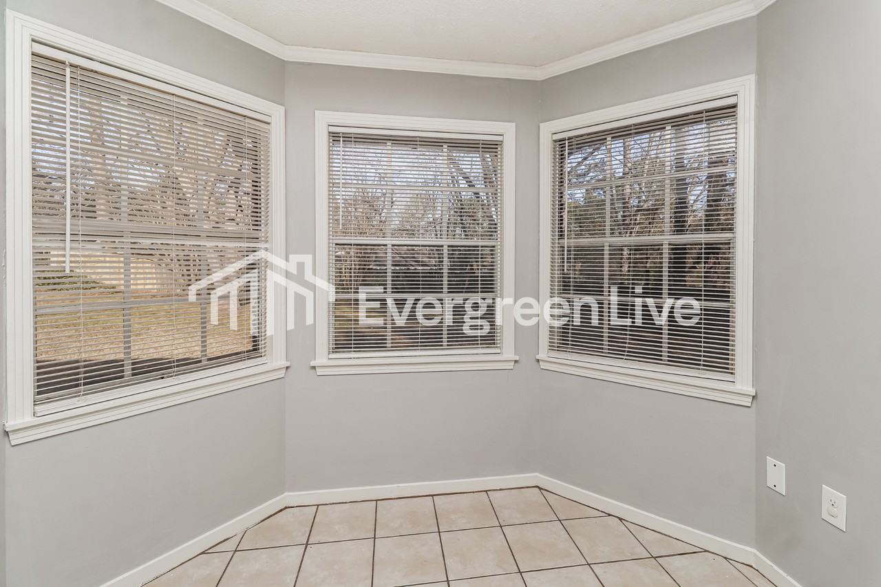 1012 E Northside Dr - Photo 5 of 15