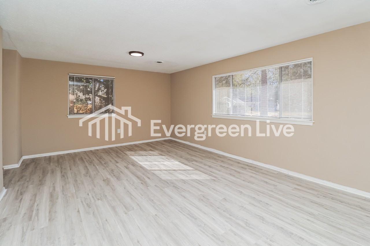 223 Sun Dr - Photo 3 of 15