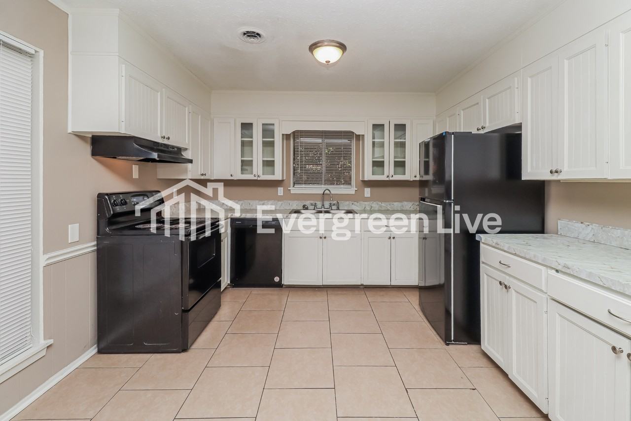 223 Sun Dr - Photo 4 of 15