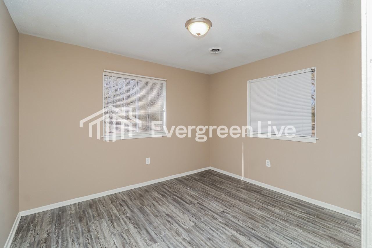 223 Sun Dr - Photo 6 of 15