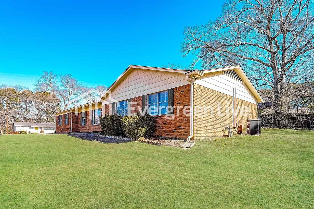 1109 3rd Ave - Photo 2 of 15