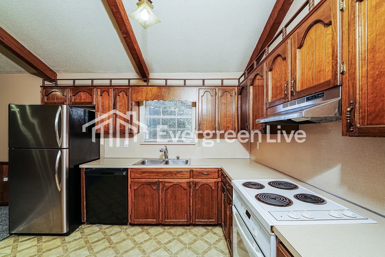 1109 3rd Ave - Photo 6 of 15