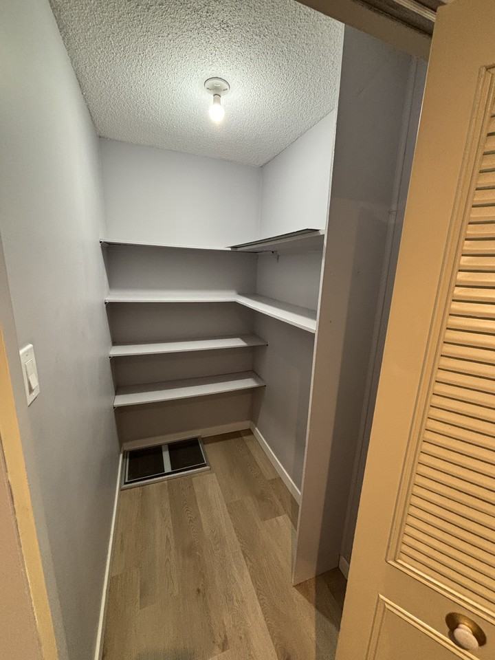 55 Nassau - Photo 4 of 44