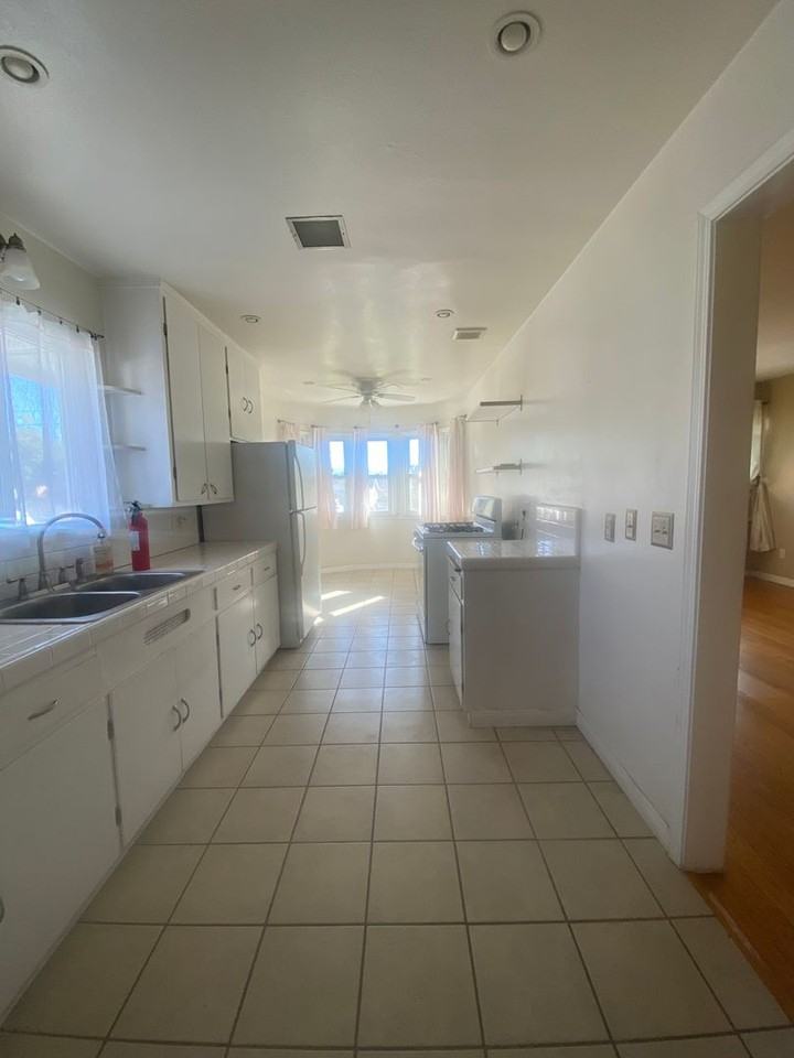 409 E Puente St - Photo 7 of 22