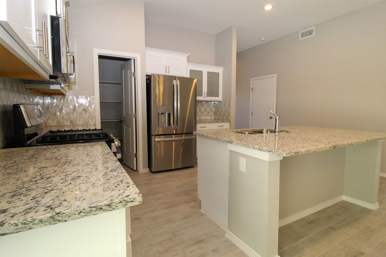 1229 Night Sky St - Photo 6 of 21