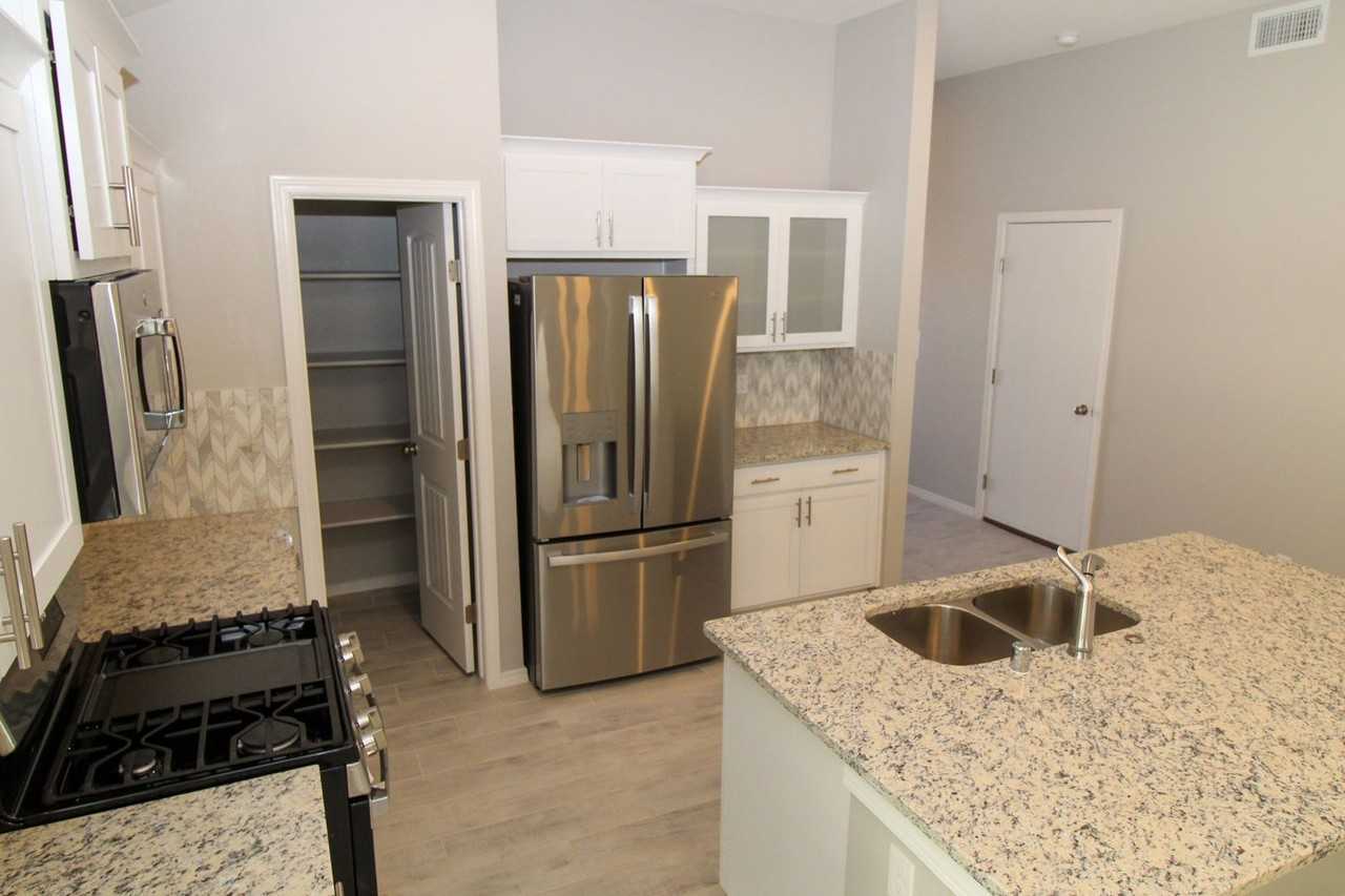 1229 Night Sky St - Photo 7 of 21