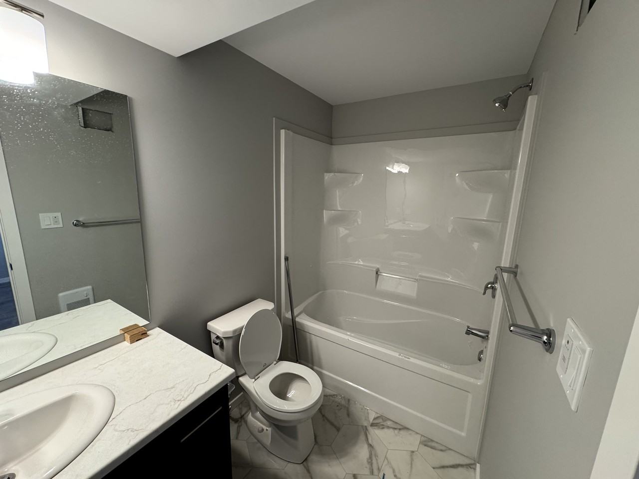 424 North Point - Photo 5 of 35