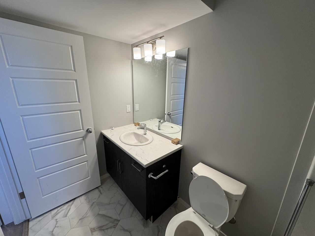 424 North Point - Photo 6 of 35