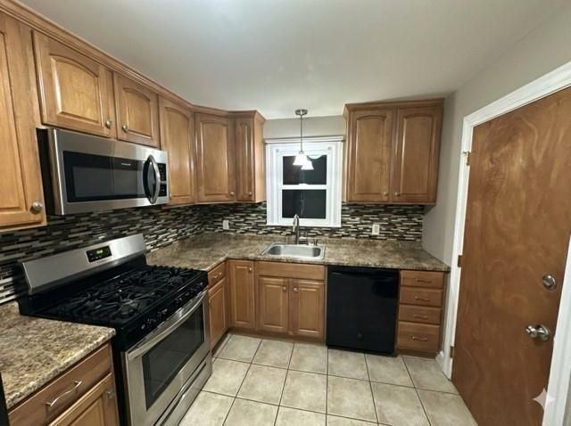 315 Smithfield Ave - Photo 7 of 12