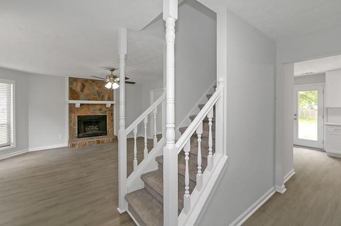 1250 Della Way - Photo 3 of 13