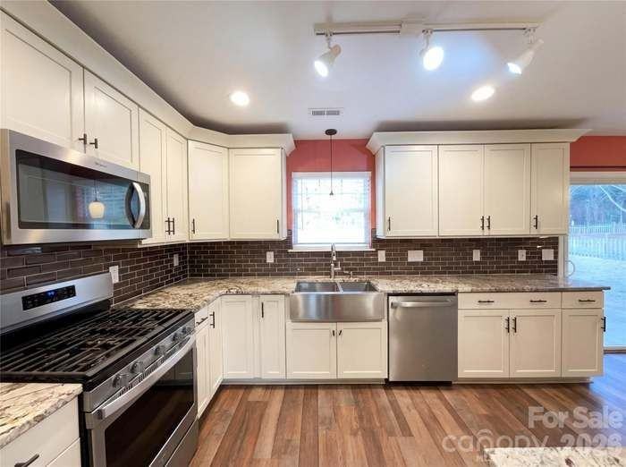 3309 Arbor Pointe Dr - Photo 2 of 18