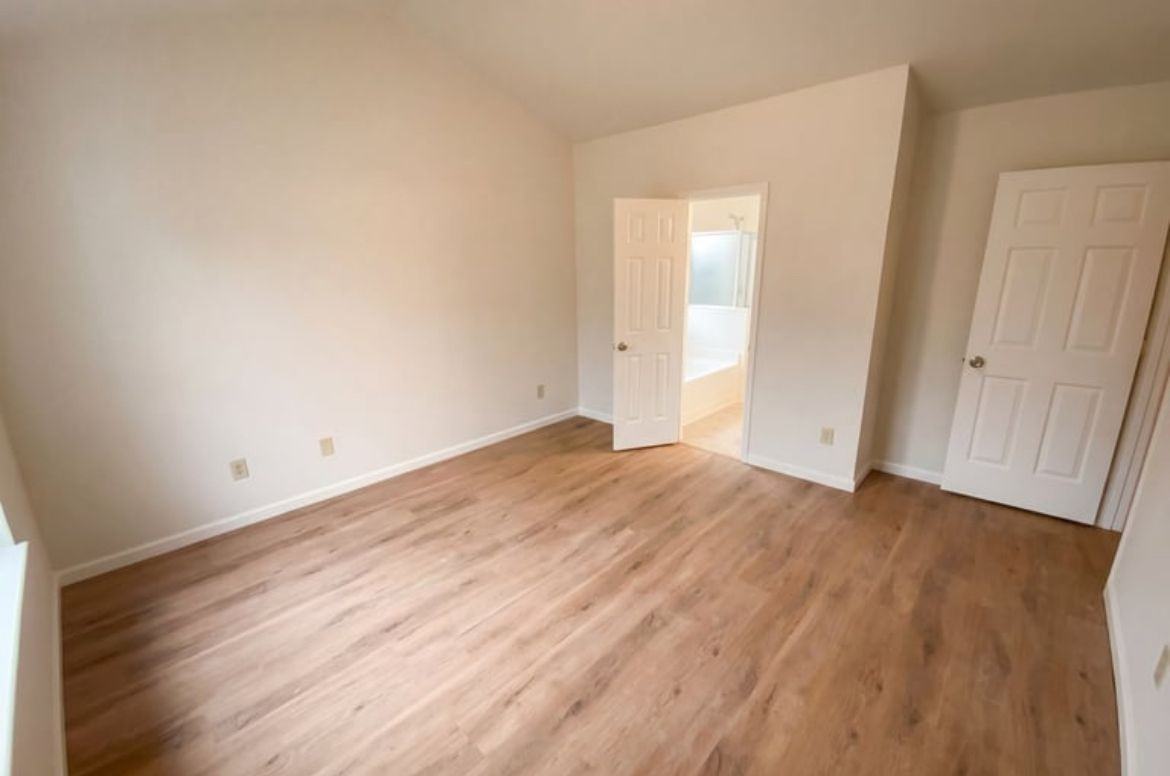 5719 Rocbridge Ln - Photo 3 of 24