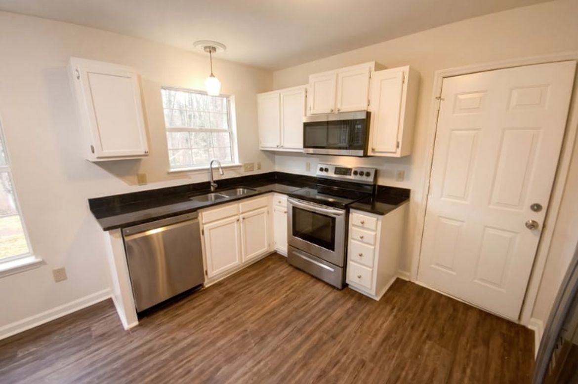 5719 Rocbridge Ln - Photo 4 of 24