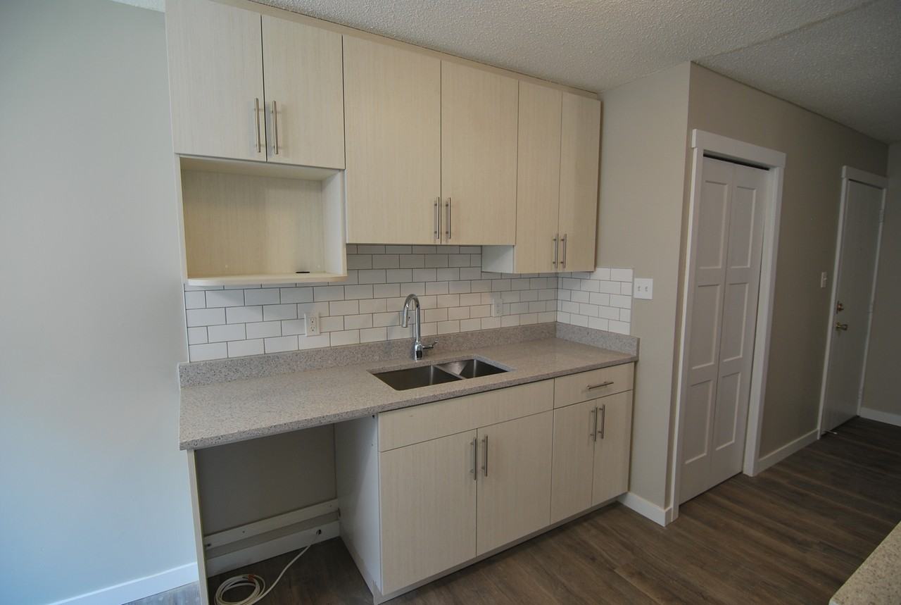 Glenhaven Manor - Photo 4 of 17