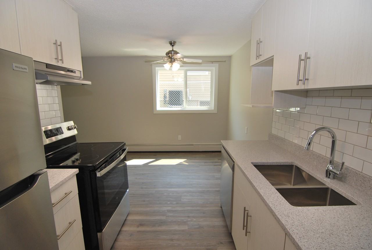 Glenhaven Manor - Photo 7 of 17