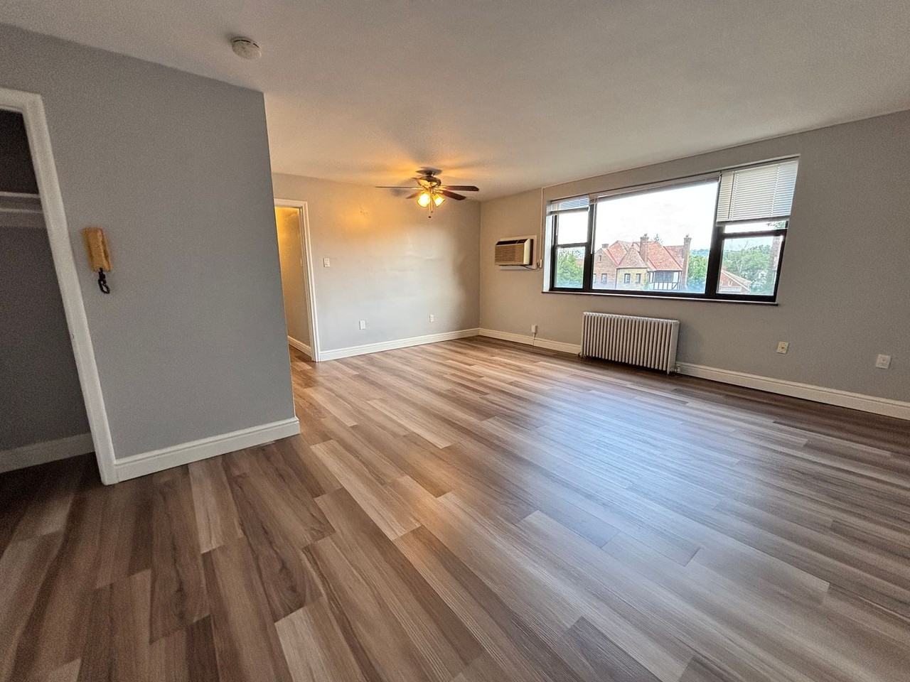 Royal Garden Apartments - Photo 4 of 23