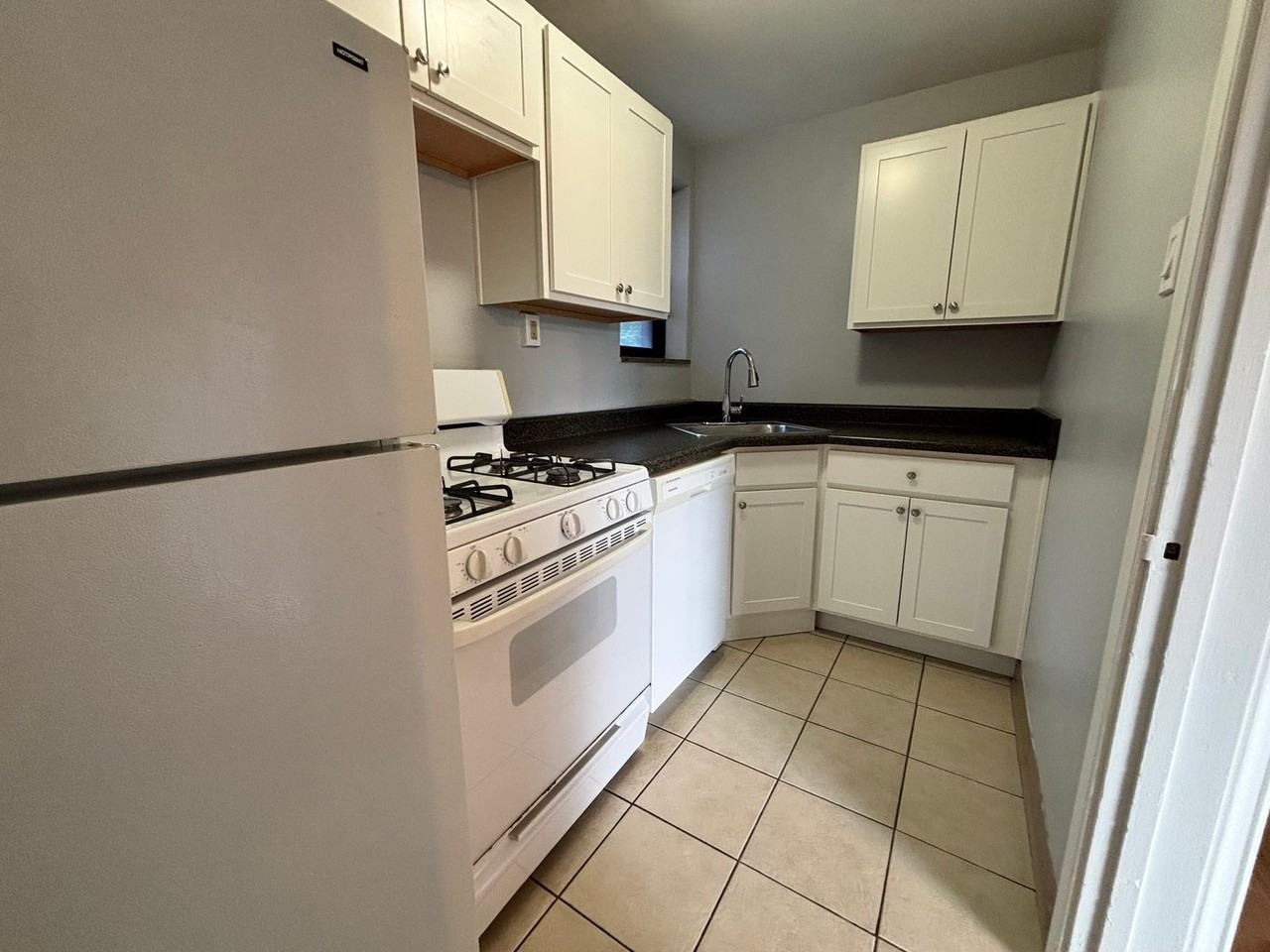 Royal Garden Apartments - Photo 6 of 23