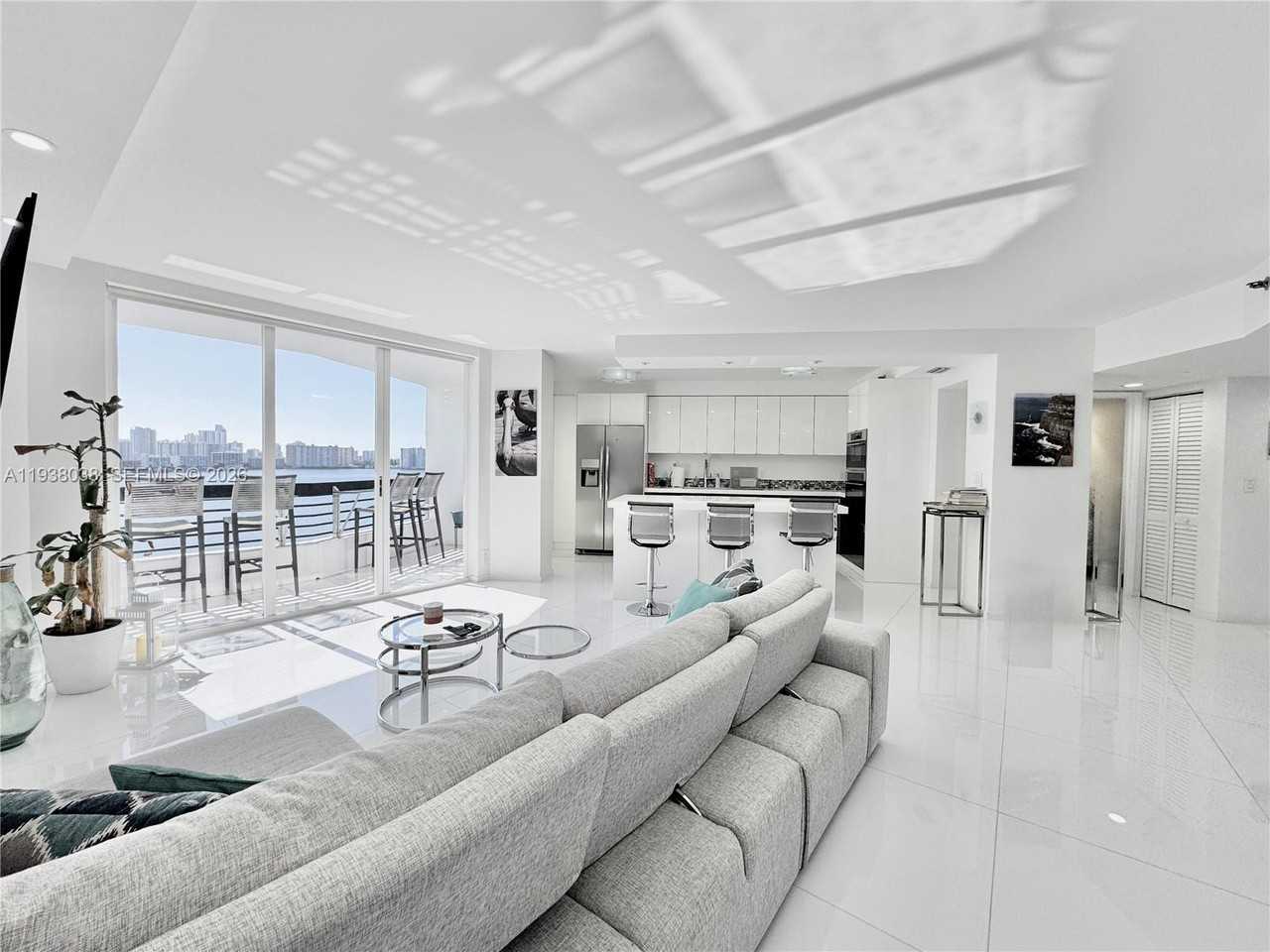 3600 Mystic Pointe Drive #1115 - Photo 3 of 31