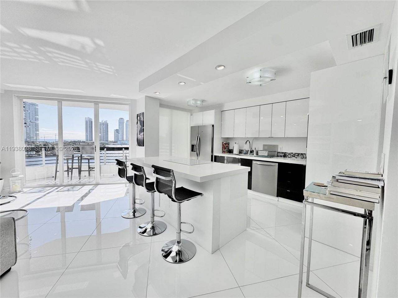 3600 Mystic Pointe Drive #1115 - Photo 5 of 31