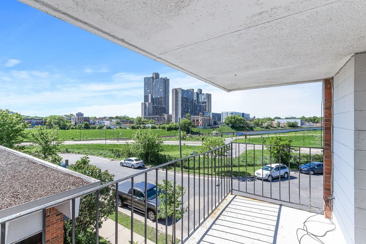 Studios at 7 Corners - Photo 7 of 50