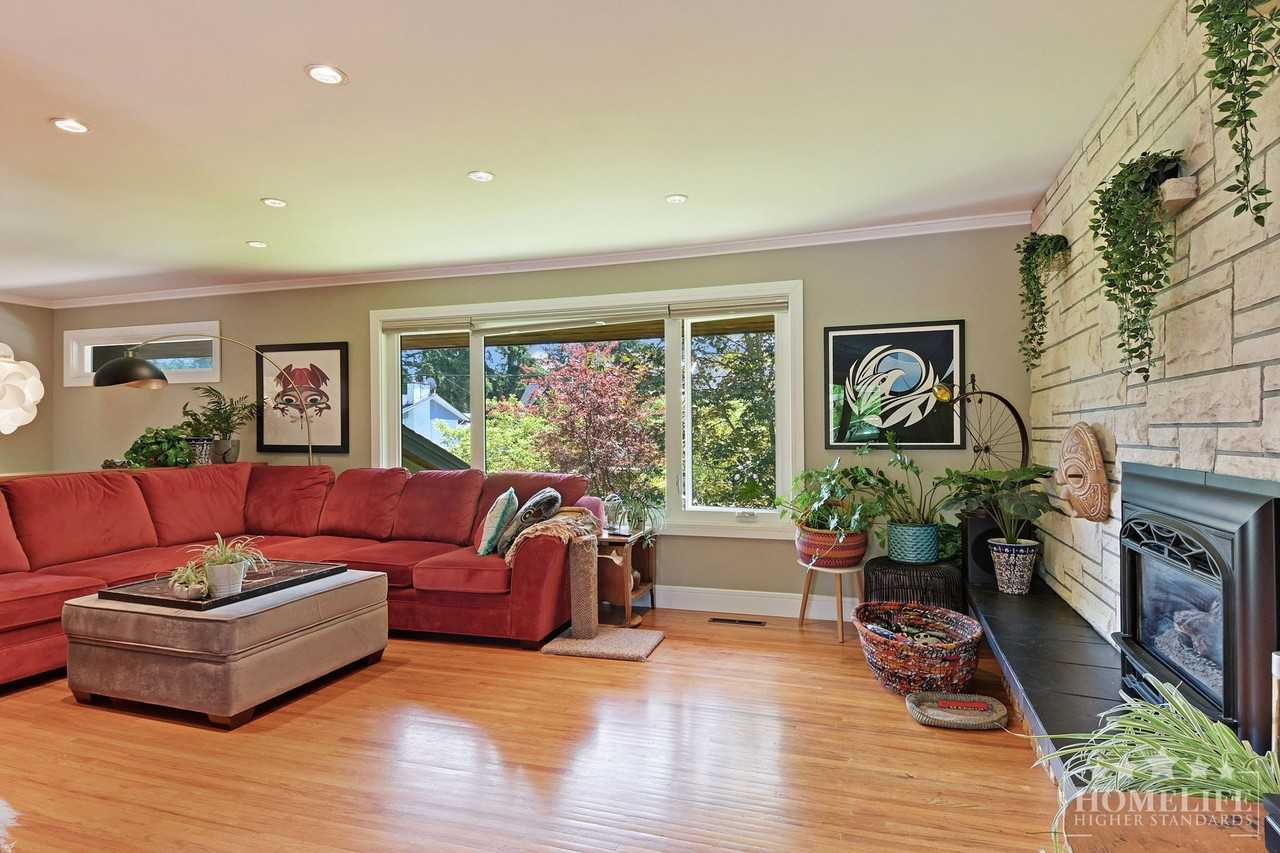 10945 Lawrie Cres - Photo 2 of 29