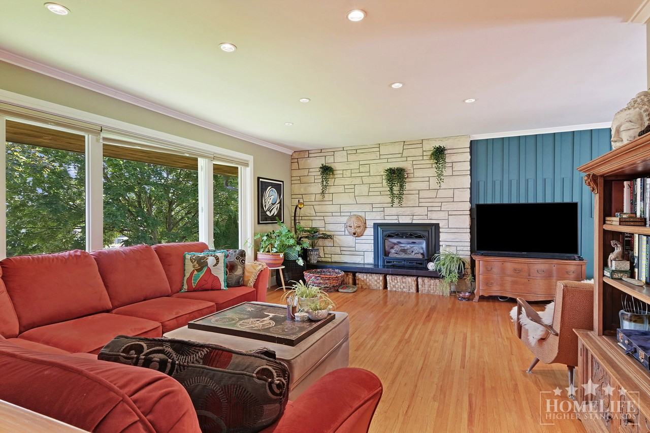 10945 Lawrie Cres - Photo 4 of 29