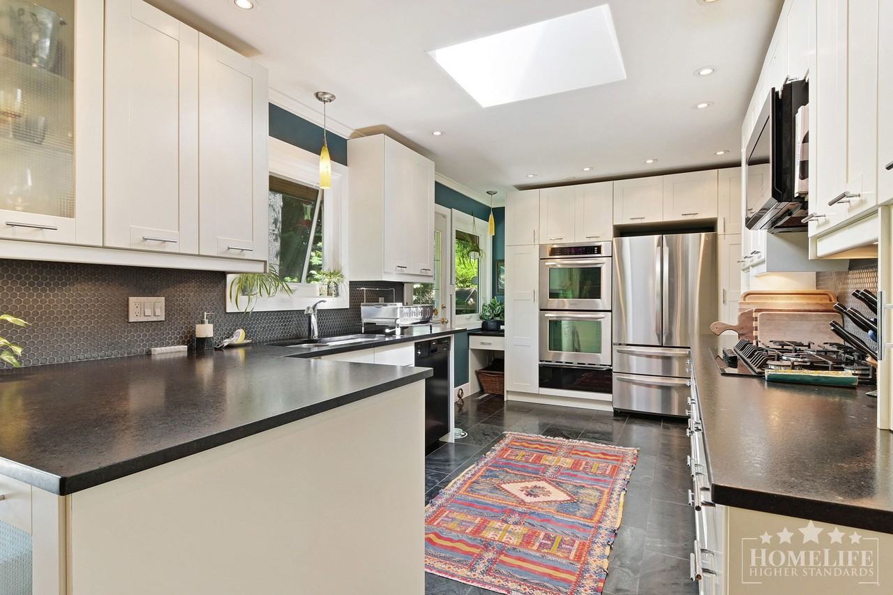 10945 Lawrie Cres - Photo 6 of 29