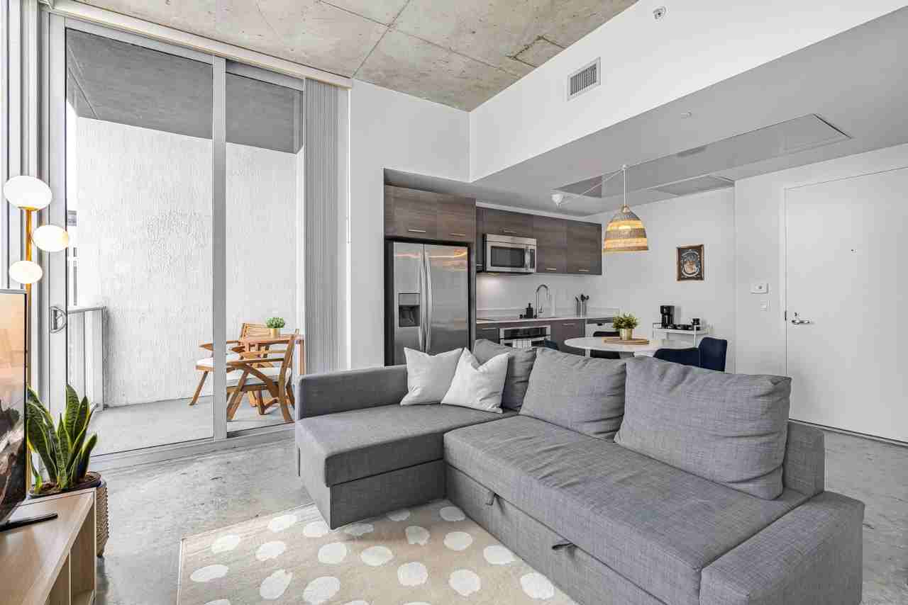 151 Southeast 1st Street - Photo 5 of 23