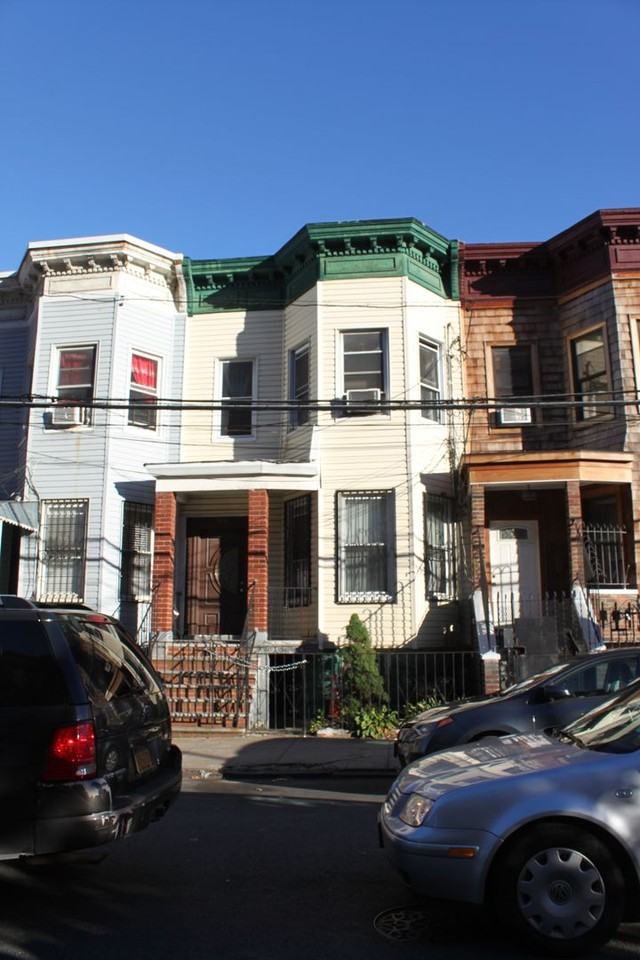 2494 Bathgate Town Home - Photo 2 of 2