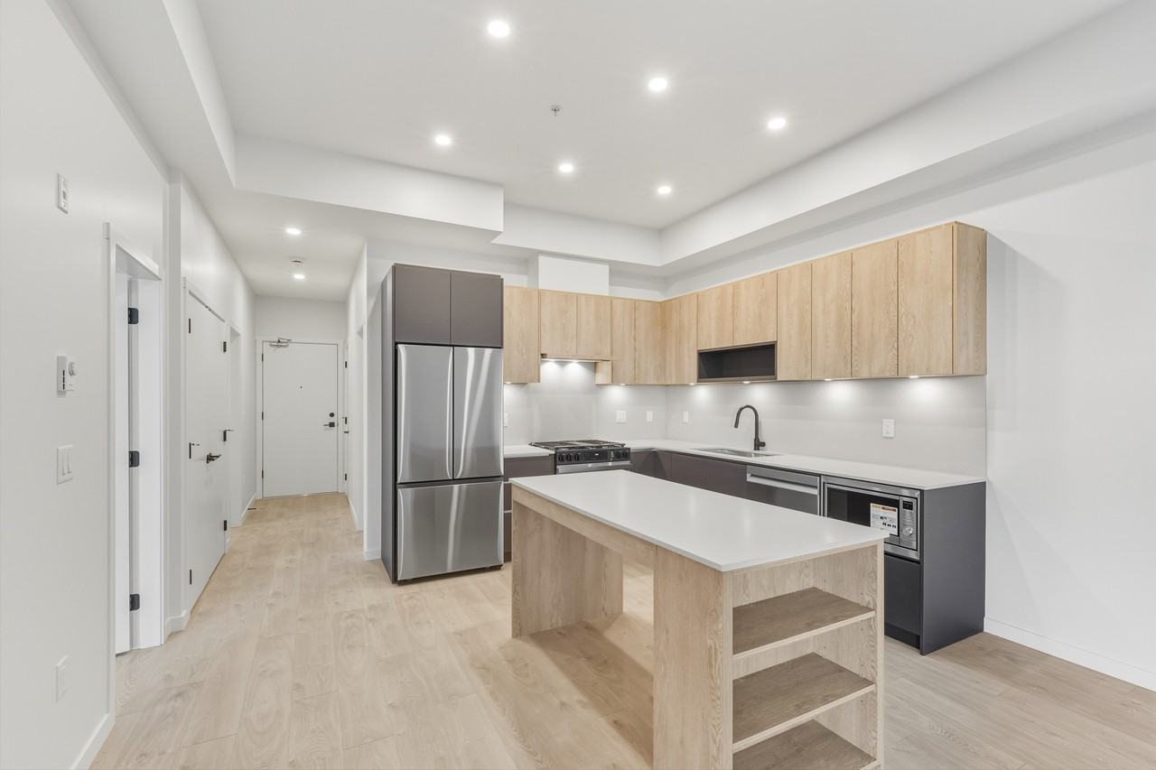 19577 65B Avenue #301 - Photo 7 of 24