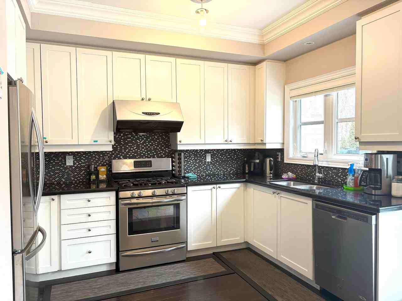 Bathurst St & Glencairn Ave - Photo 5 of 8