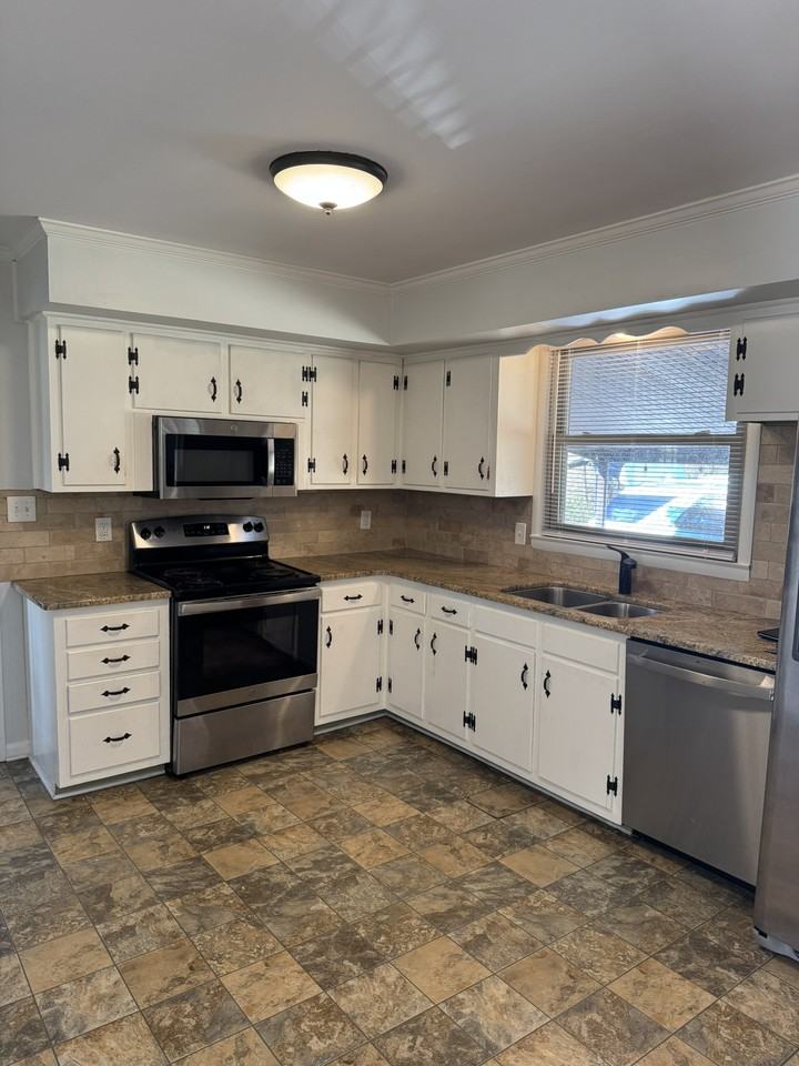 3830 Bonnacreek Dr #1 - Photo 7 of 27