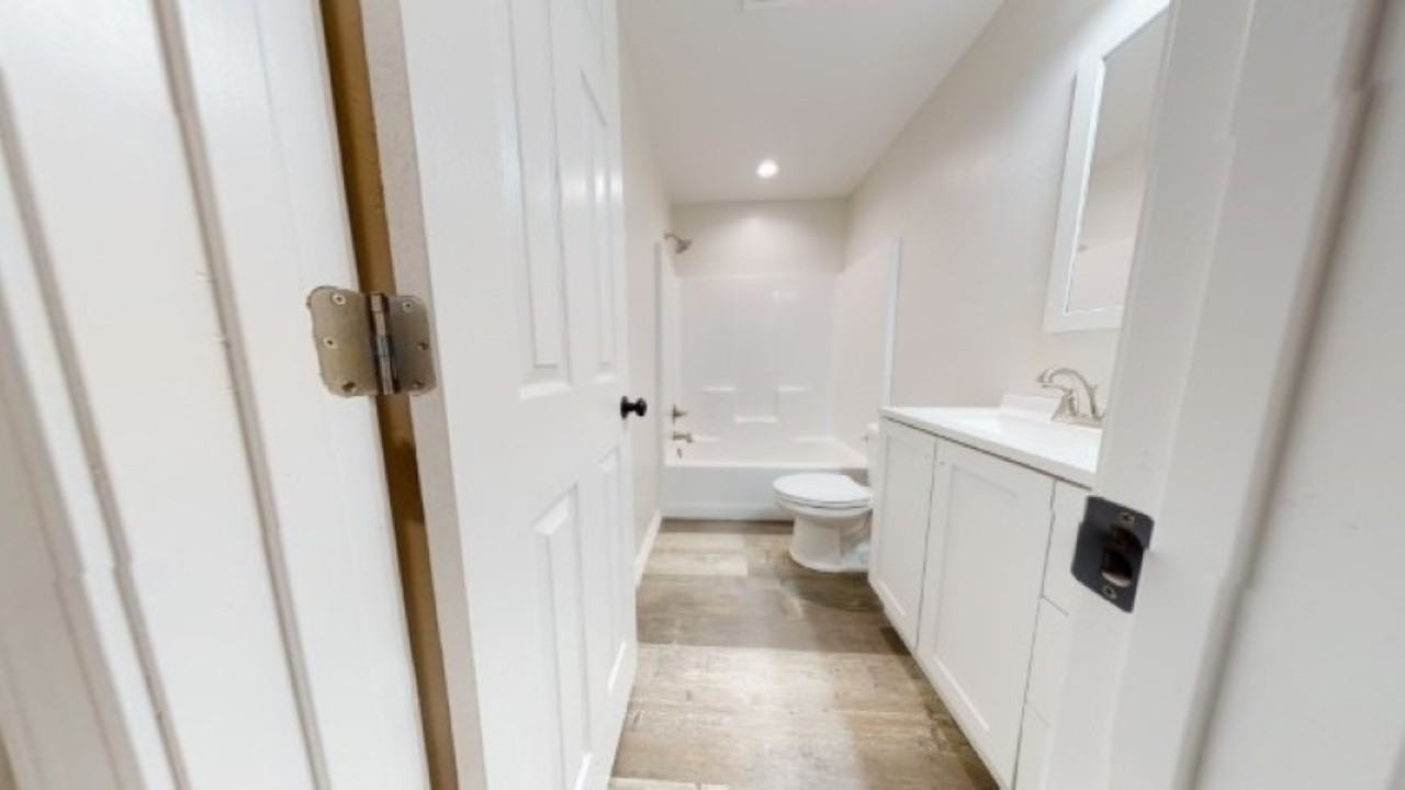 415 (4) W James St #1 - Photo 5 of 17