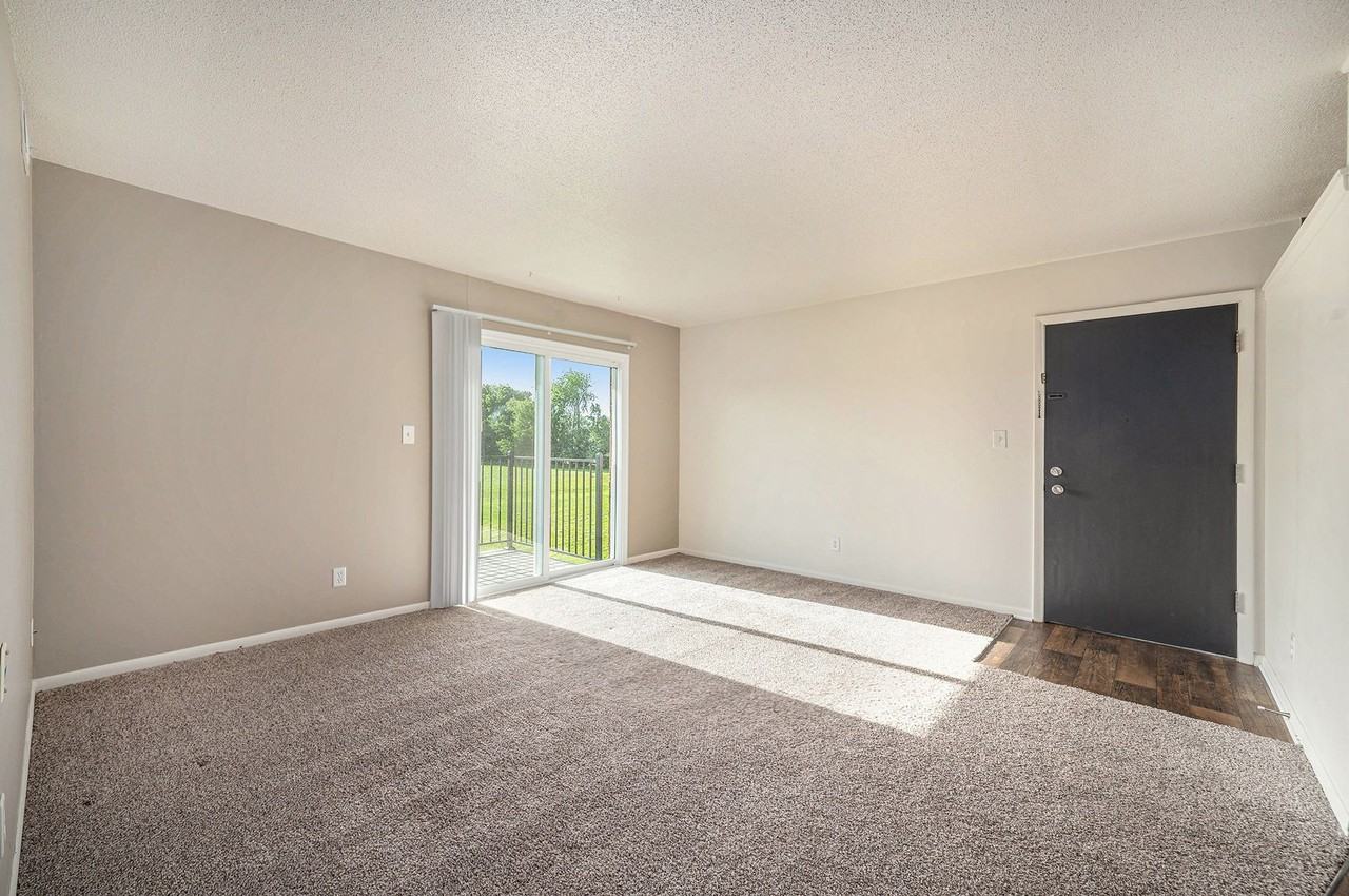 Blue Springs Apartments - Photo 5 of 34