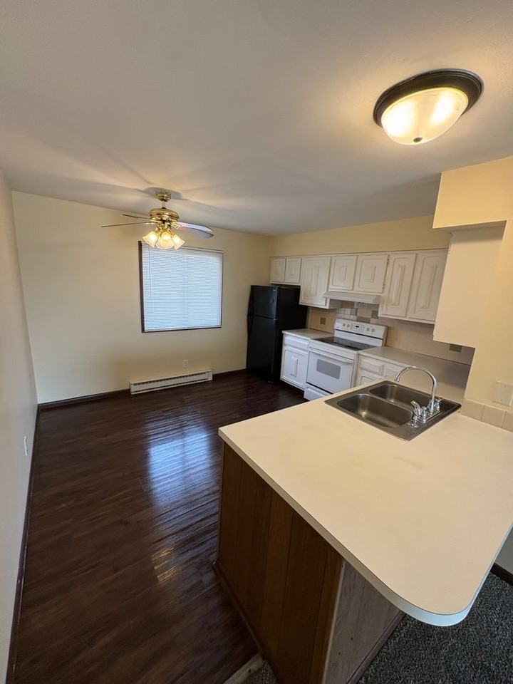 Carnaby Square Apartments - Photo 2 of 13