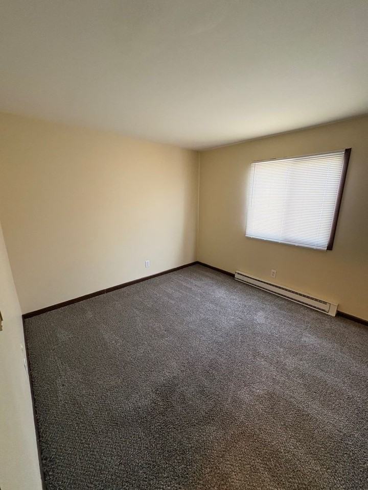 Carnaby Square Apartments - Photo 5 of 13